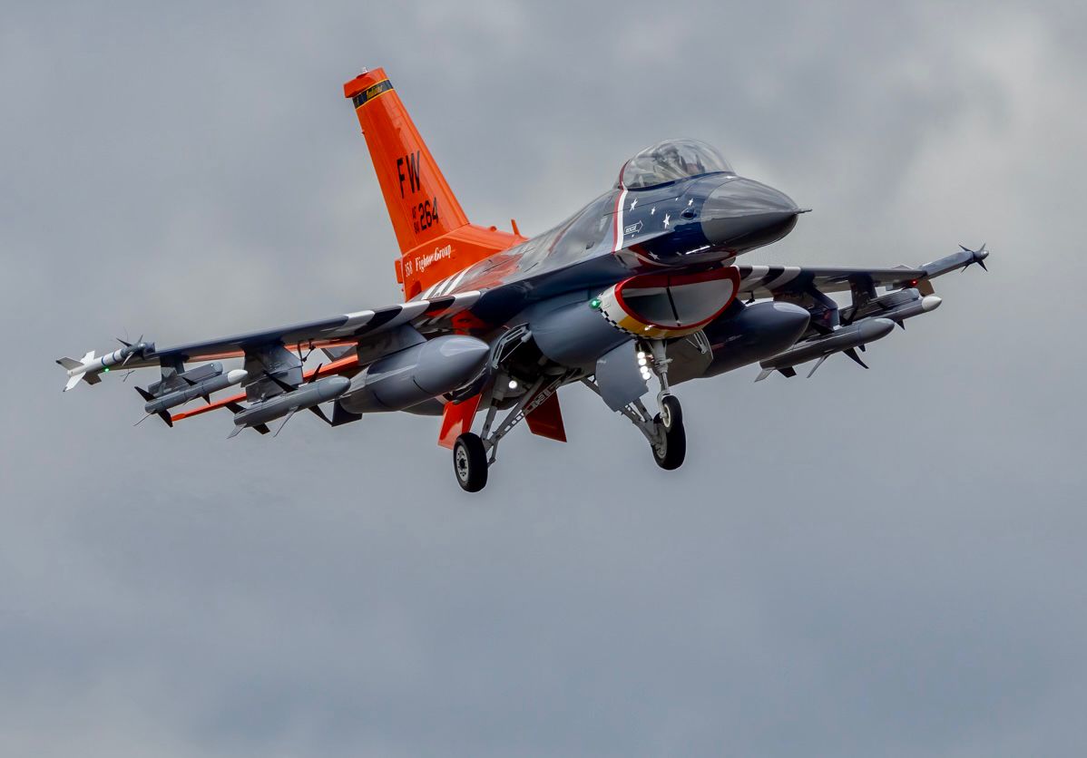 F16